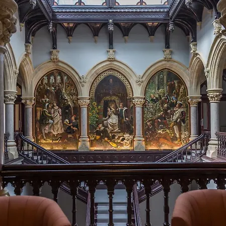 The Kathleen Stone Cross Mansion Apartment *