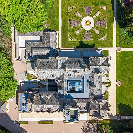 The Kathleen Stone Cross Mansion Apartment