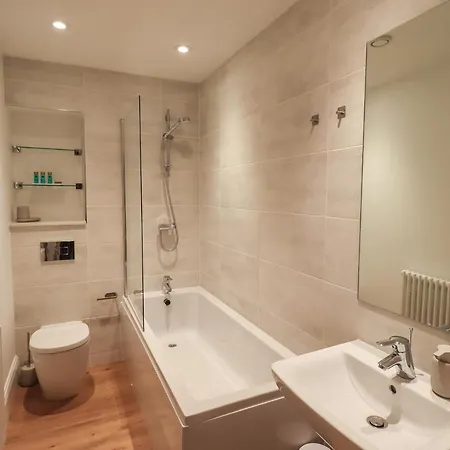 The Kathleen Stone Cross Mansion Apartment *