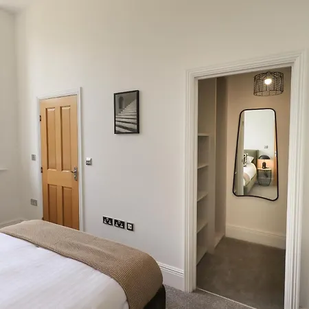 The Kathleen Stone Cross Mansion Apartment *