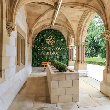 The Kathleen Stone Cross Mansion Apartment *