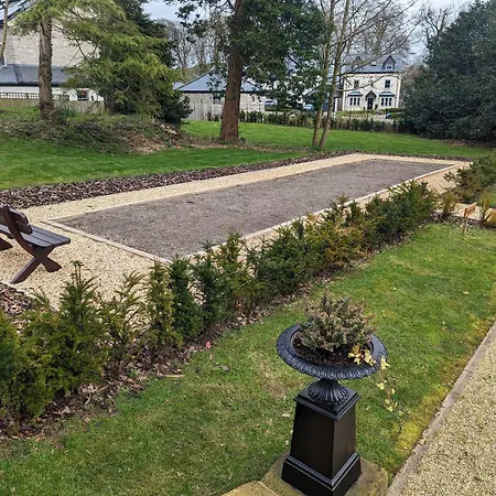 The Kathleen Stone Cross Mansion Apartment