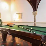 The Kathleen Stone Cross Mansion Apartament